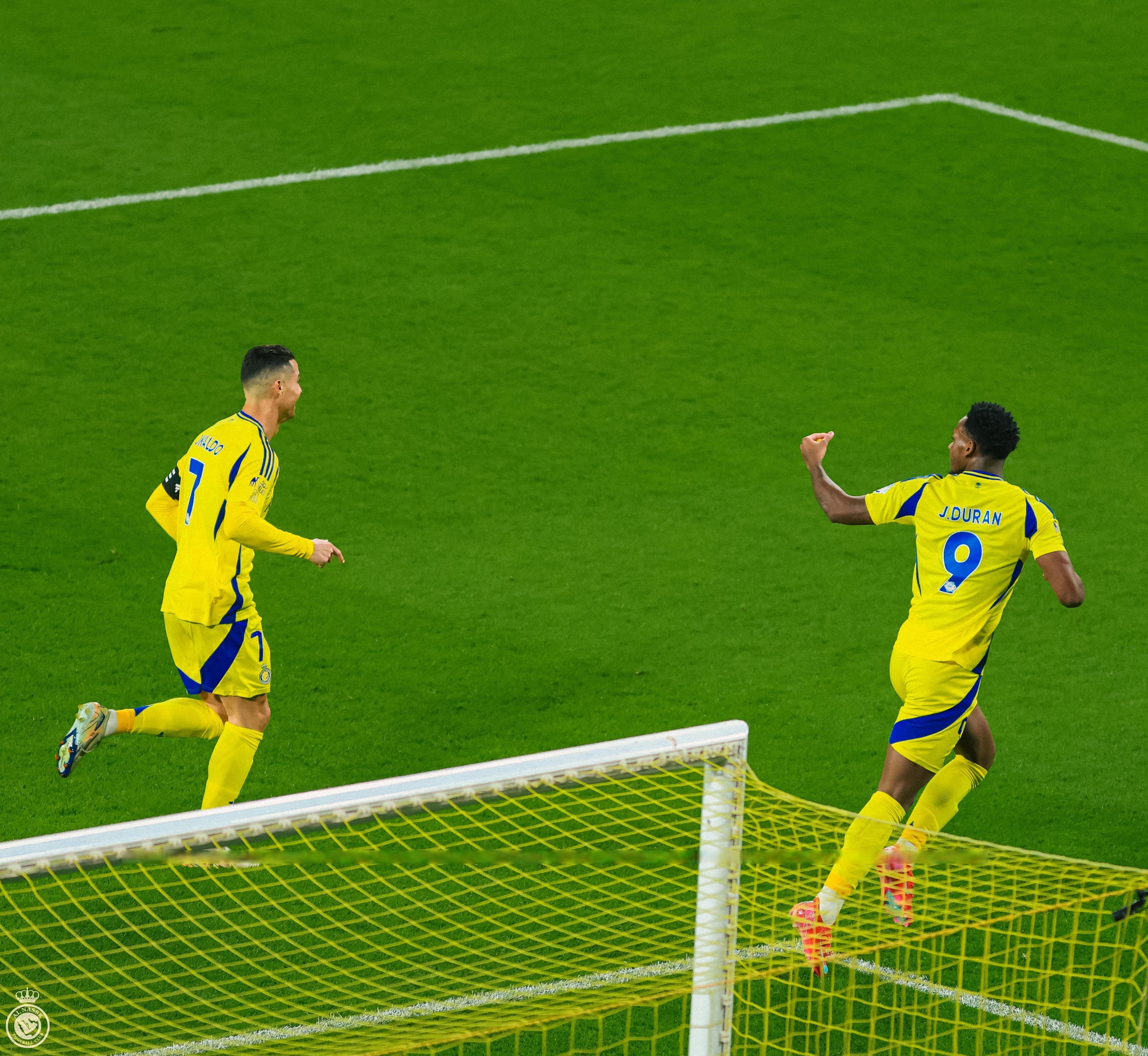 热那亚锋线连续进球，击败对手取得胜利的简单介绍