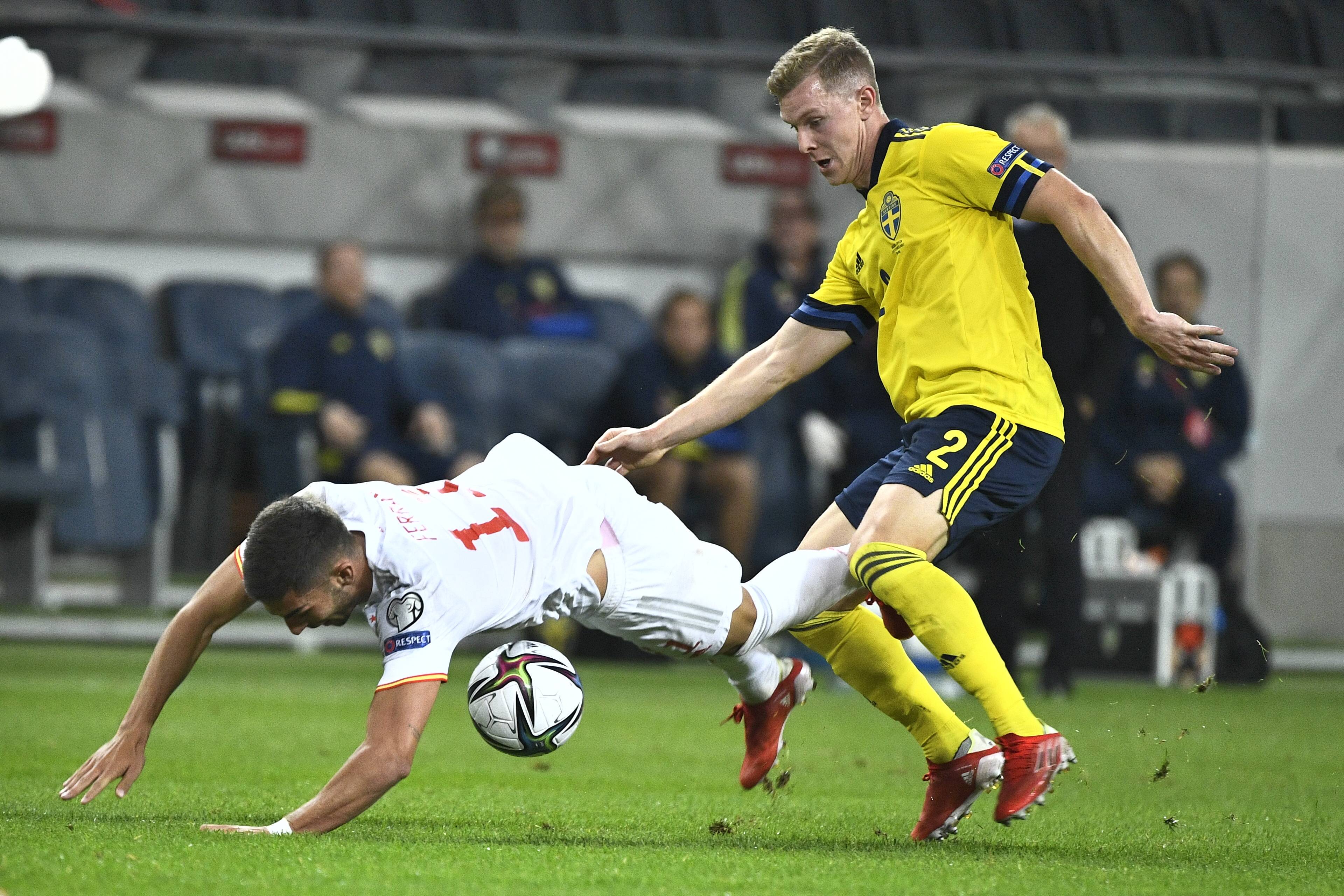 快节奏足球比赛呈现劲爆场面 快节奏足球比赛呈现劲爆场面