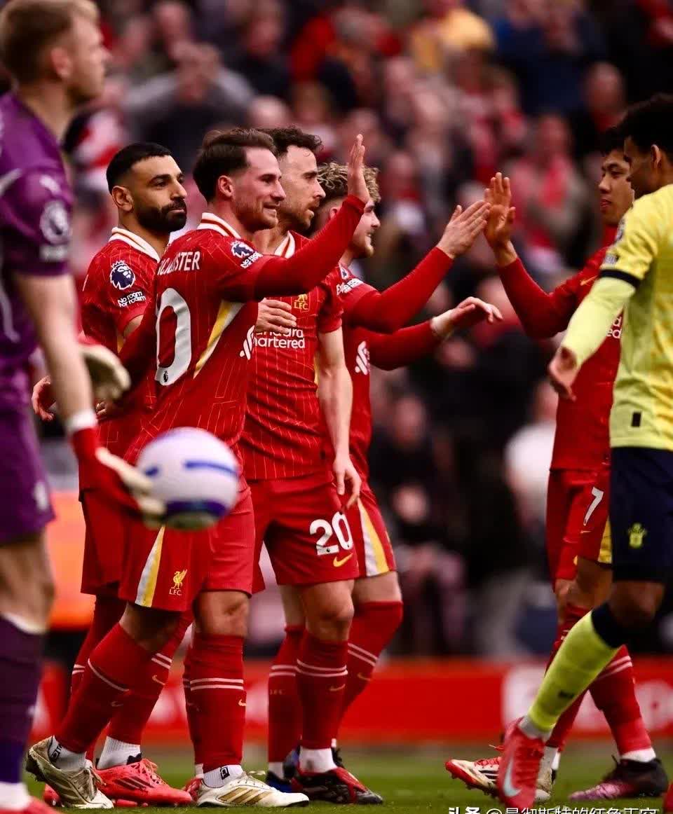 火力全开：曼联球员拼尽全力！