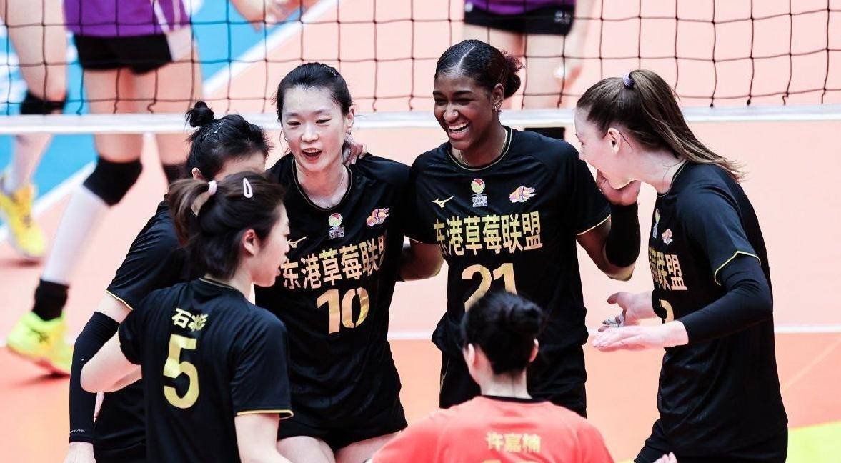 女排比赛中中国队王牌封盖成功