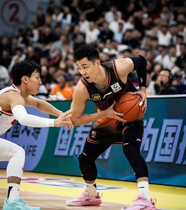 广东宏远再次击败对手，接连获胜的简单介绍