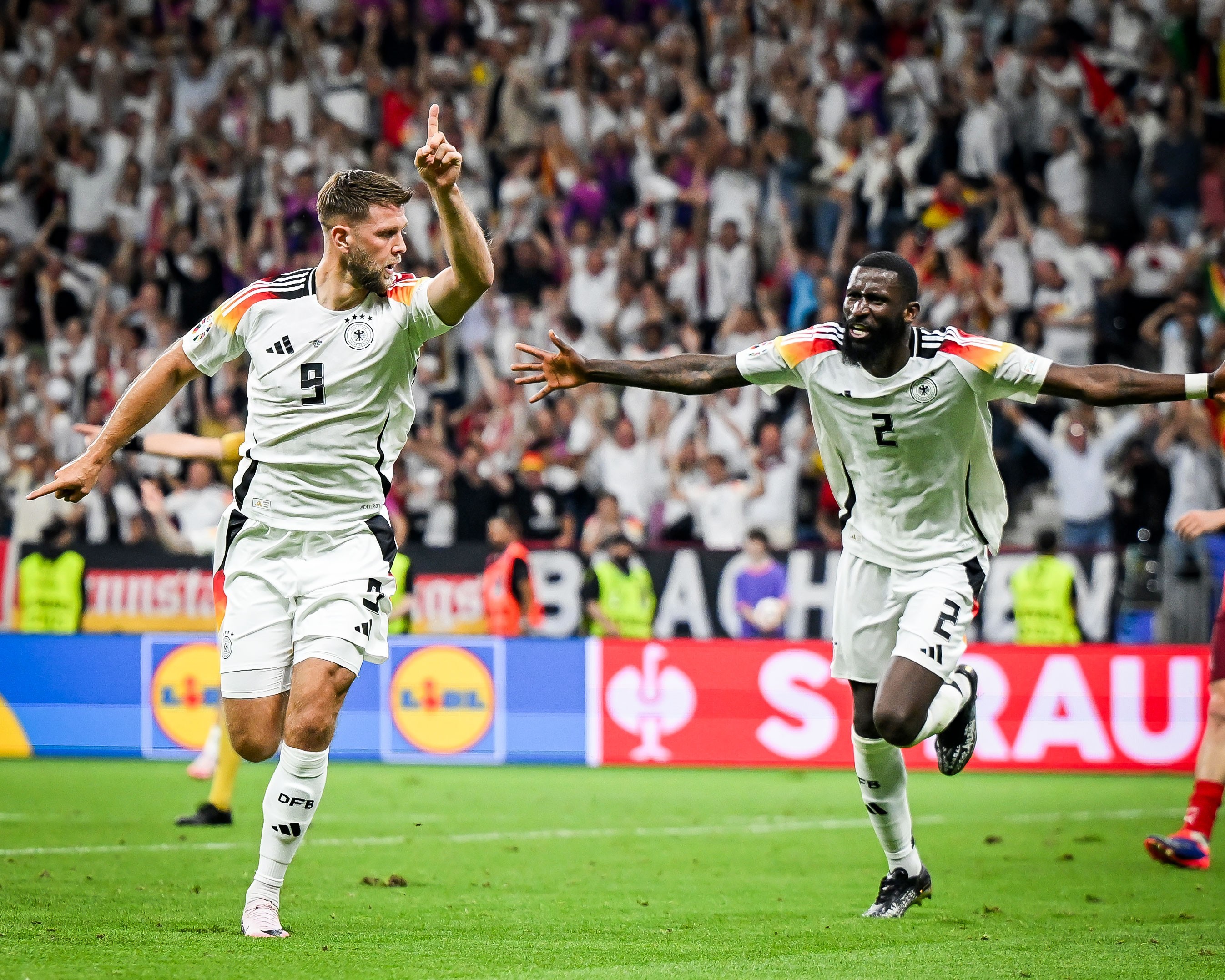 欧洲豪门足球队崭露头角,备战欧洲杯壮丽开幕的简单介绍 欧洲豪门足球队崭露头角,备战欧洲杯壮丽开幕的简单介绍