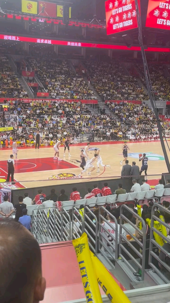 传球精准,团队默契不可忽视 传球精准,团队默契不可忽视