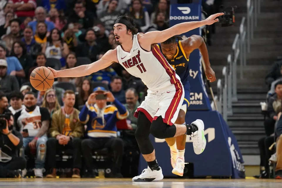 关于篮网大胜热火迎来总决赛关键第五战的信息