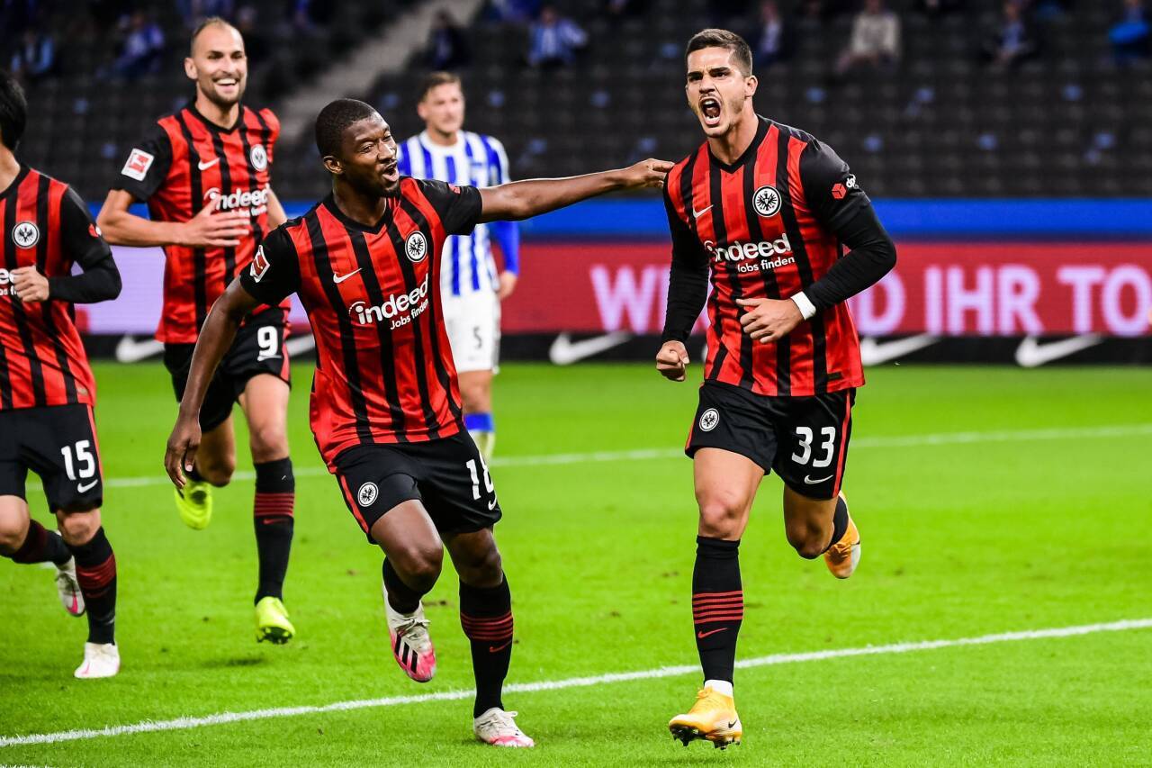 法兰克福客场胜出，继续保持领先位置