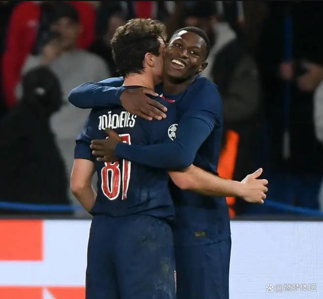 足球明星在欧冠赛场上大放异彩