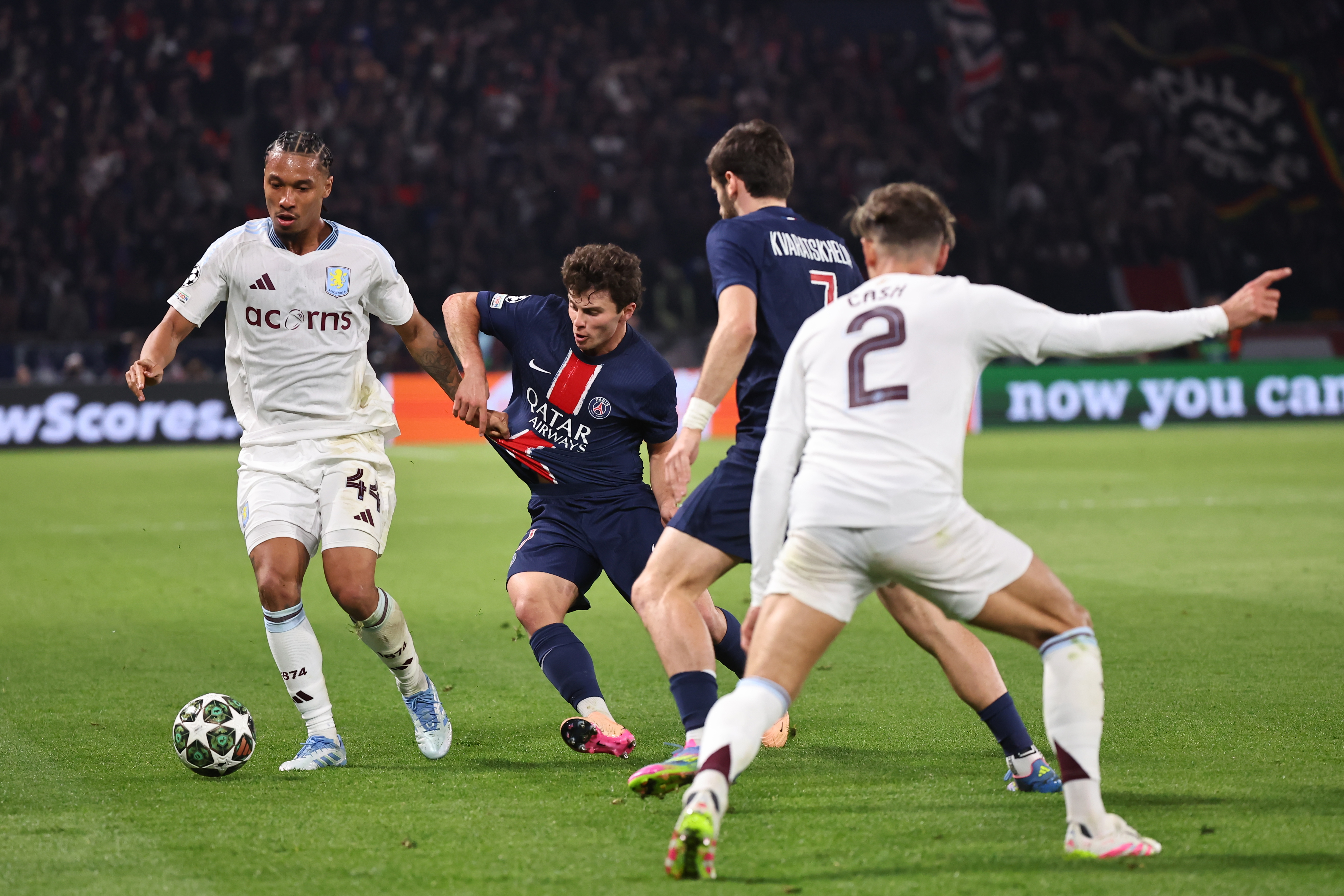 欧洲预选赛战况激烈，先锋队最终获得胜利