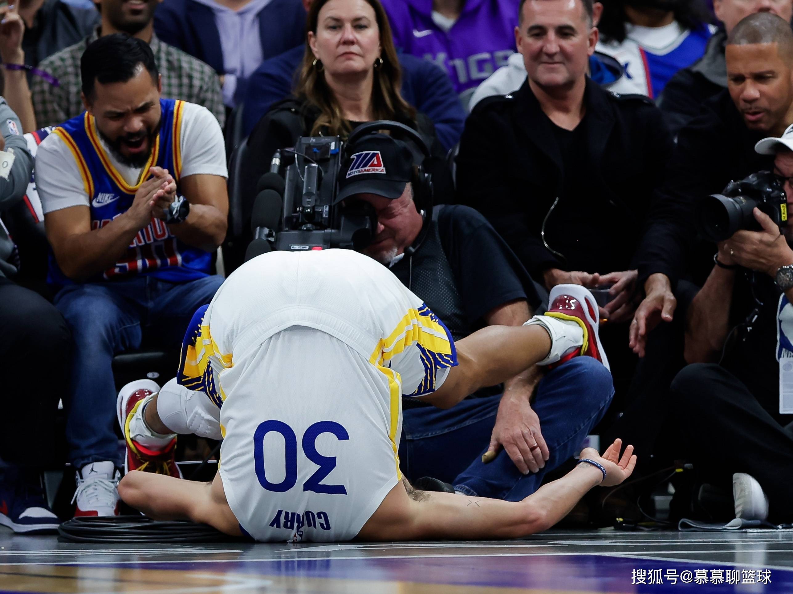 勇士大胜骑士，战绩领先群雄