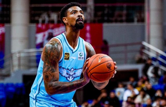 包含青岛男篮实力崛起，球员表现令人惊艳的词条