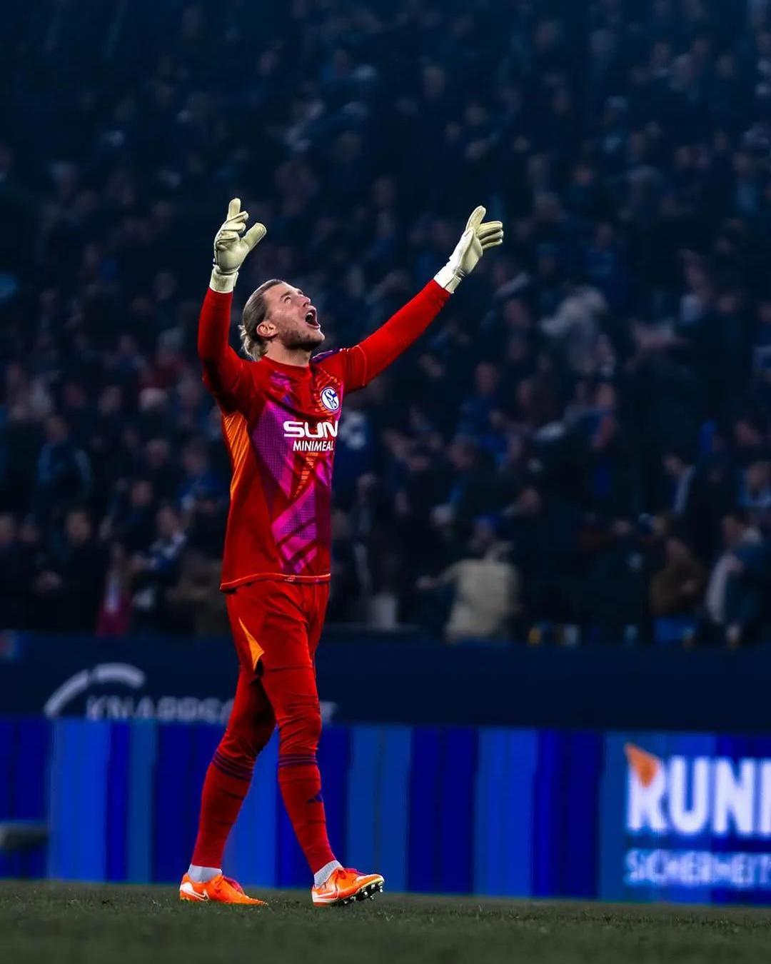 沙尔克04队实现连胜，成为焦点