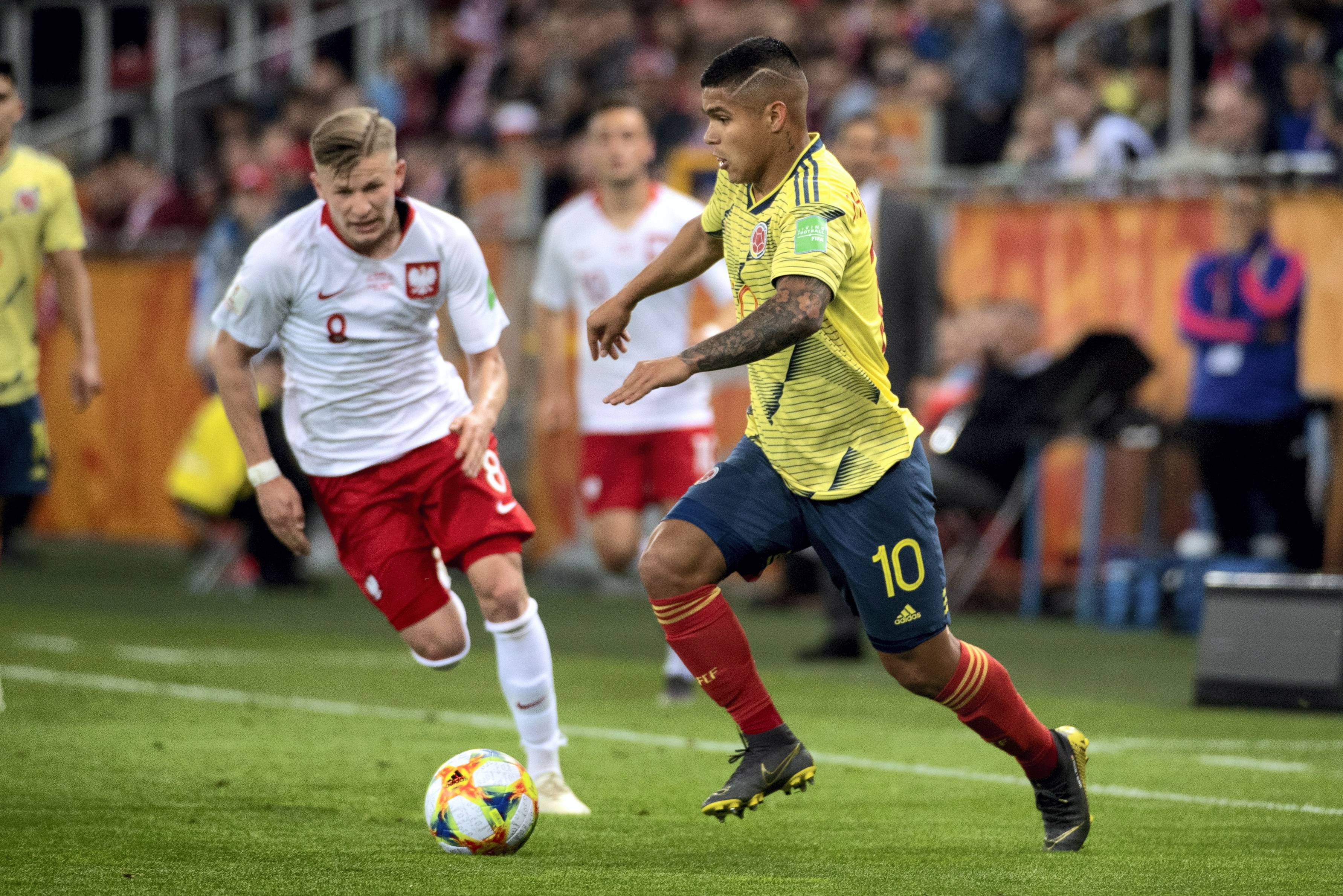 南美洲球队在比赛中力压对手