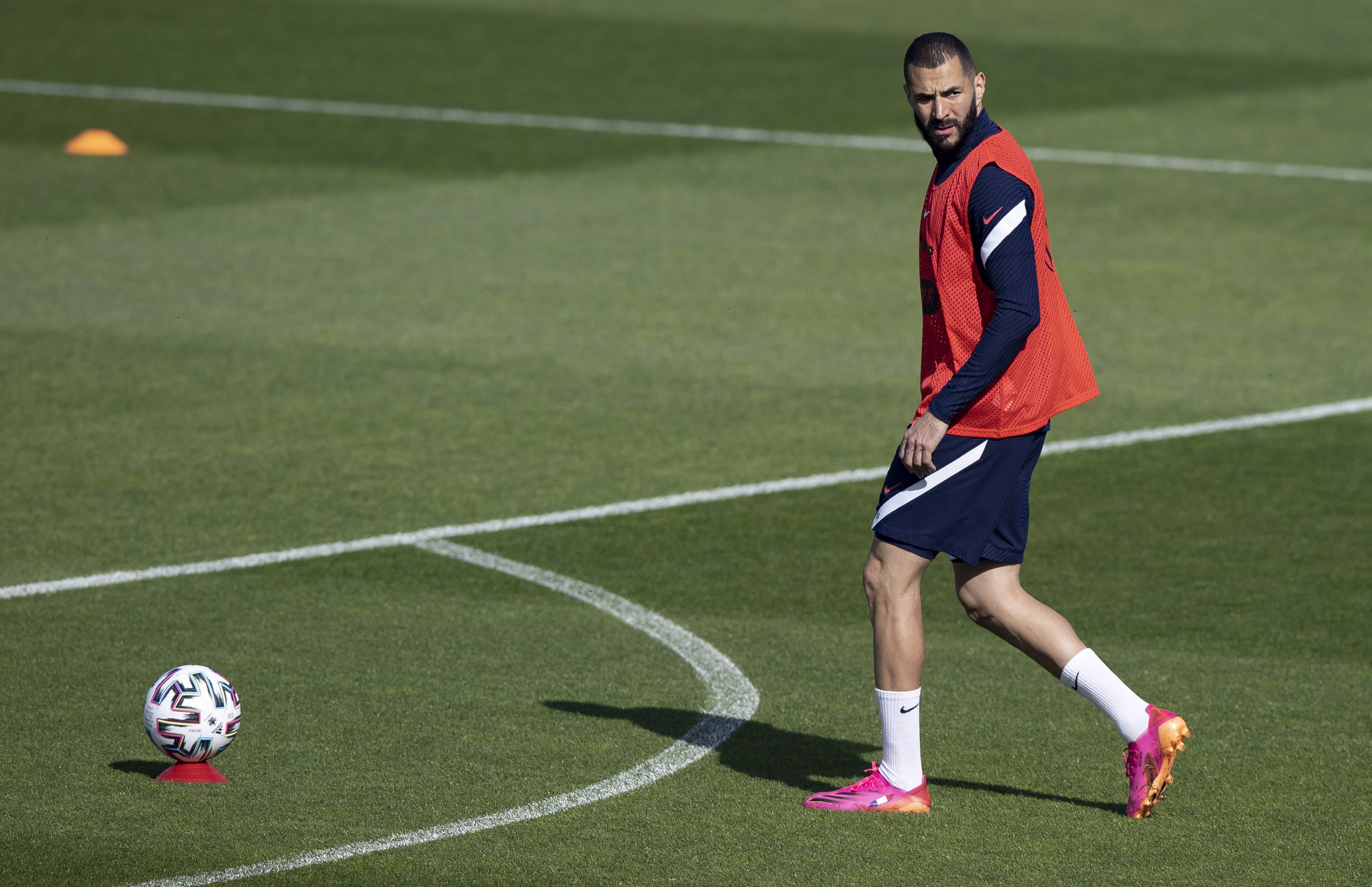 法国备战冰岛，欧预赛士气高昂