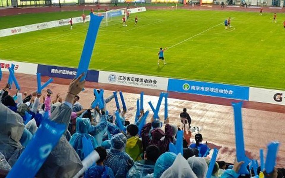 包含本周末热门足球对决赛况：激战一触即发的词条