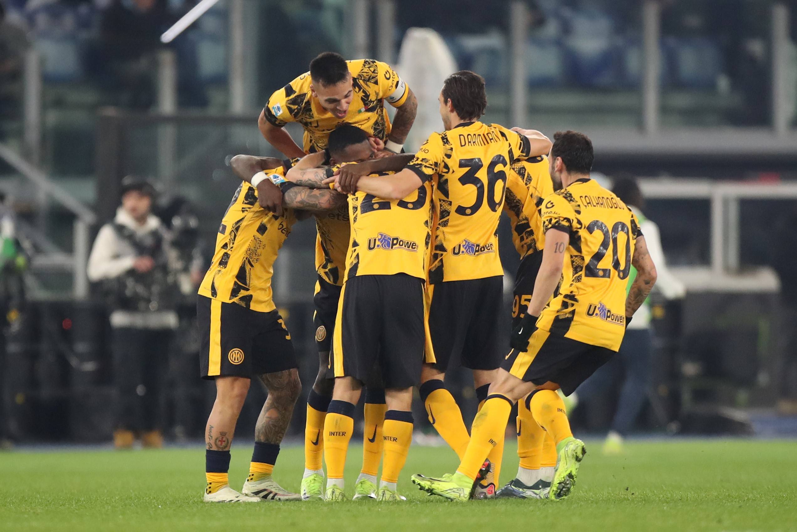 足球场上的精彩表现引领体育风潮的简单介绍 足球场上的精彩表现引领体育风潮的简单介绍