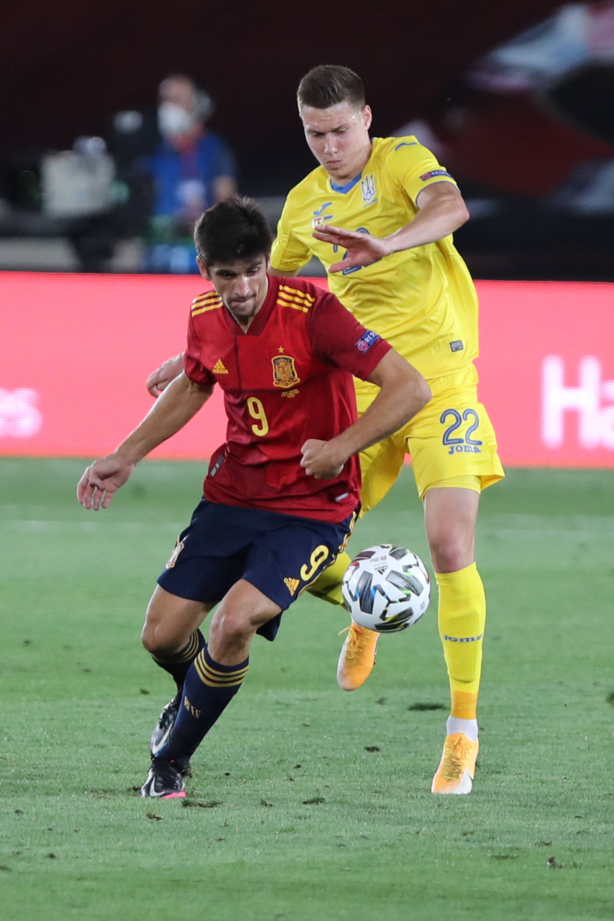 西班牙男子篮球联赛决赛陷入白热化,巅峰对决激昂 西班牙男子篮球联赛决赛陷入白热化,巅峰对决激昂