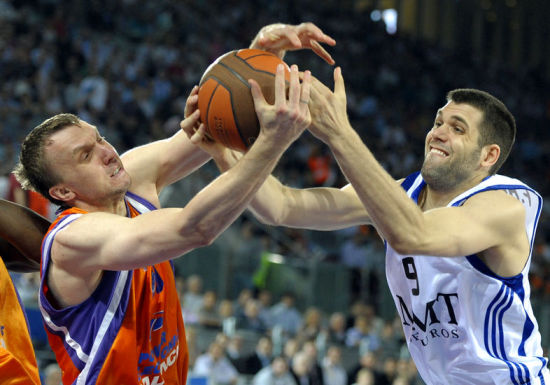 西班牙男子篮球联赛决赛陷入白热化,巅峰对决激昂 西班牙男子篮球联赛决赛陷入白热化,巅峰对决激昂