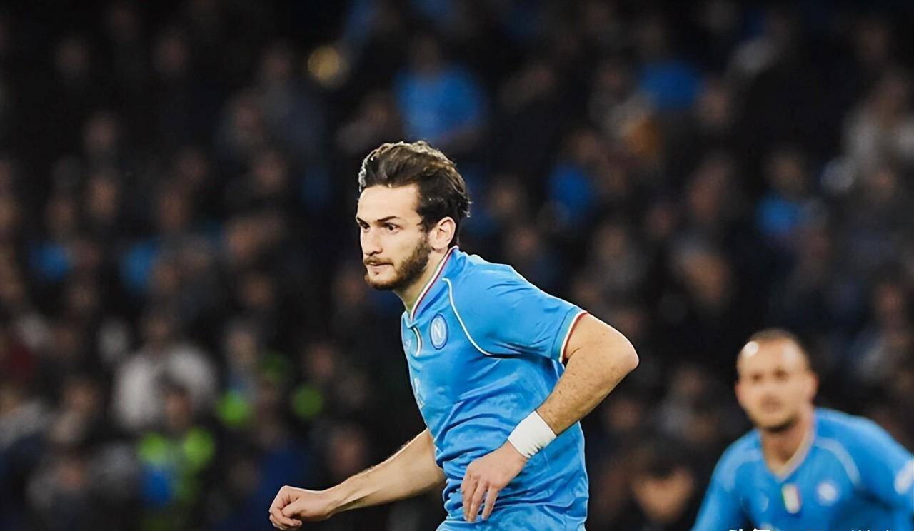 FB体育网页版-那不勒斯客场击败对手，卫冕之路