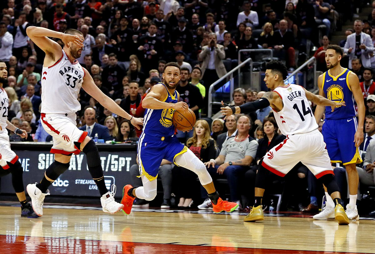 猛龙主场力克勇士,雄起六连胜 猛龙主场力克勇士,雄起六连胜