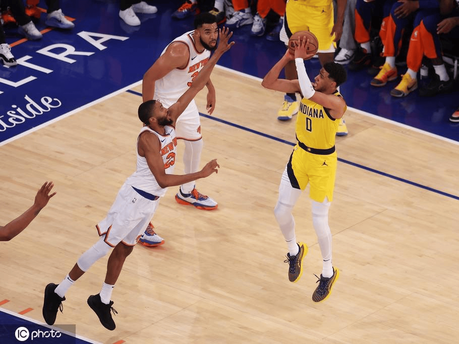 尼克斯赛季首胜诺维茨基利拉德空砍分