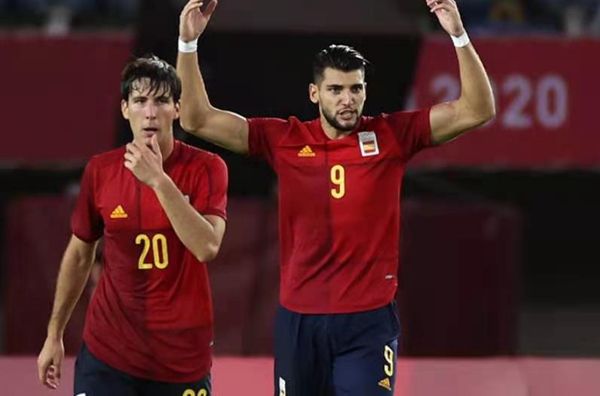 红军奋力击败西班牙皇家,杀入决赛! 红军奋力击败西班牙皇家,杀入决赛!