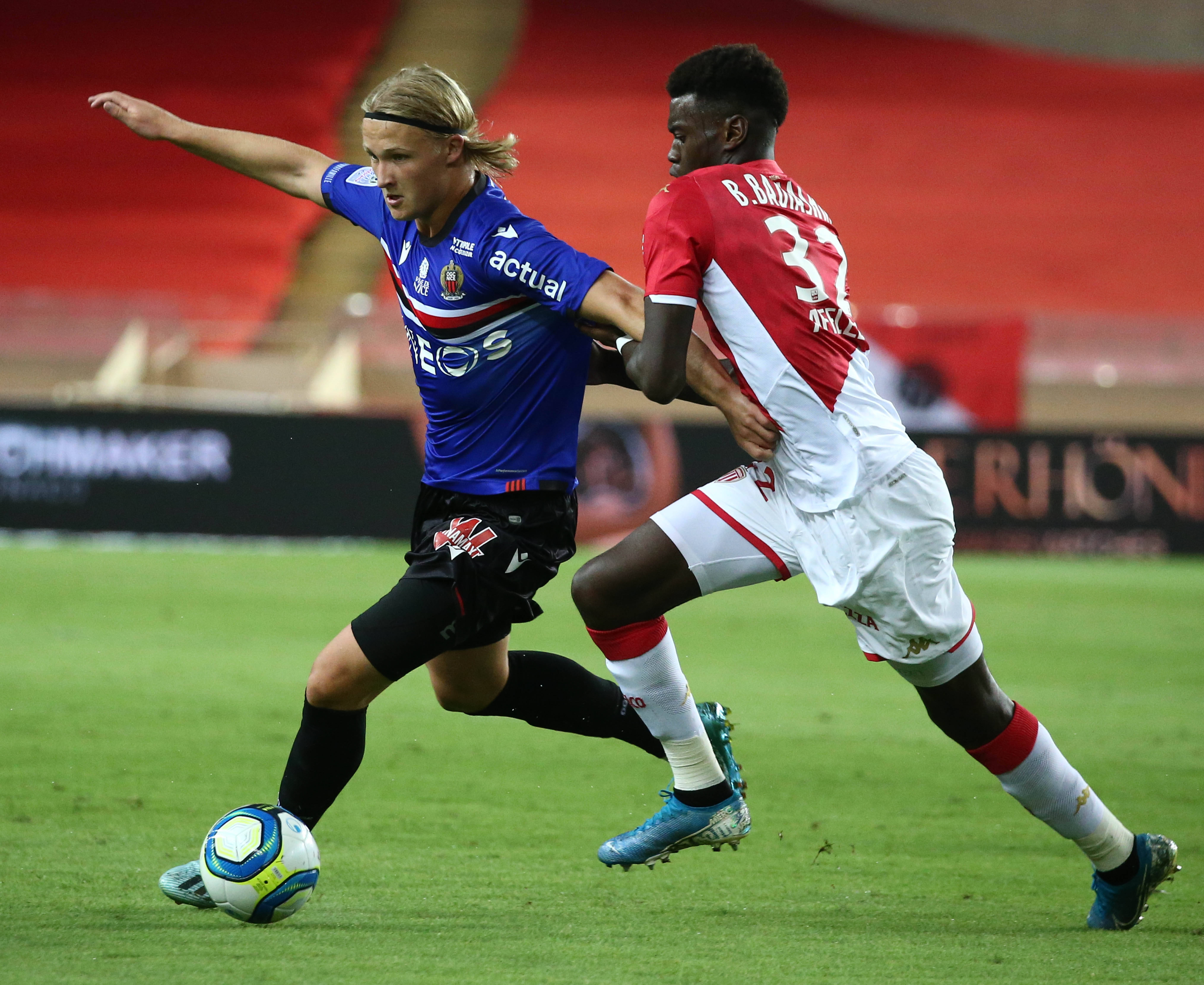 摩纳哥后卫因伤缺战，球队防线不稳定