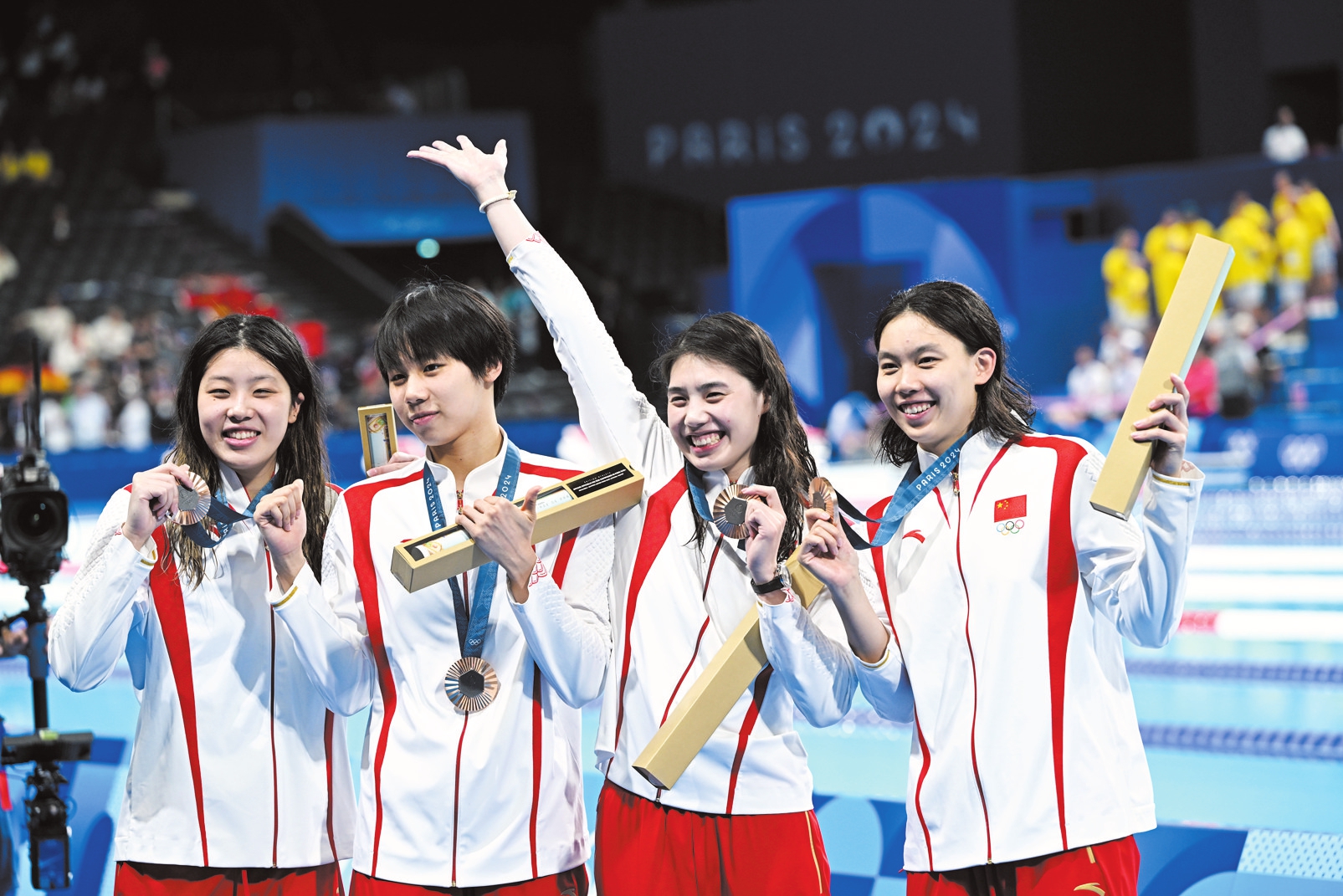 亚运会：中国队夺得女子4x200米自由泳接力冠军