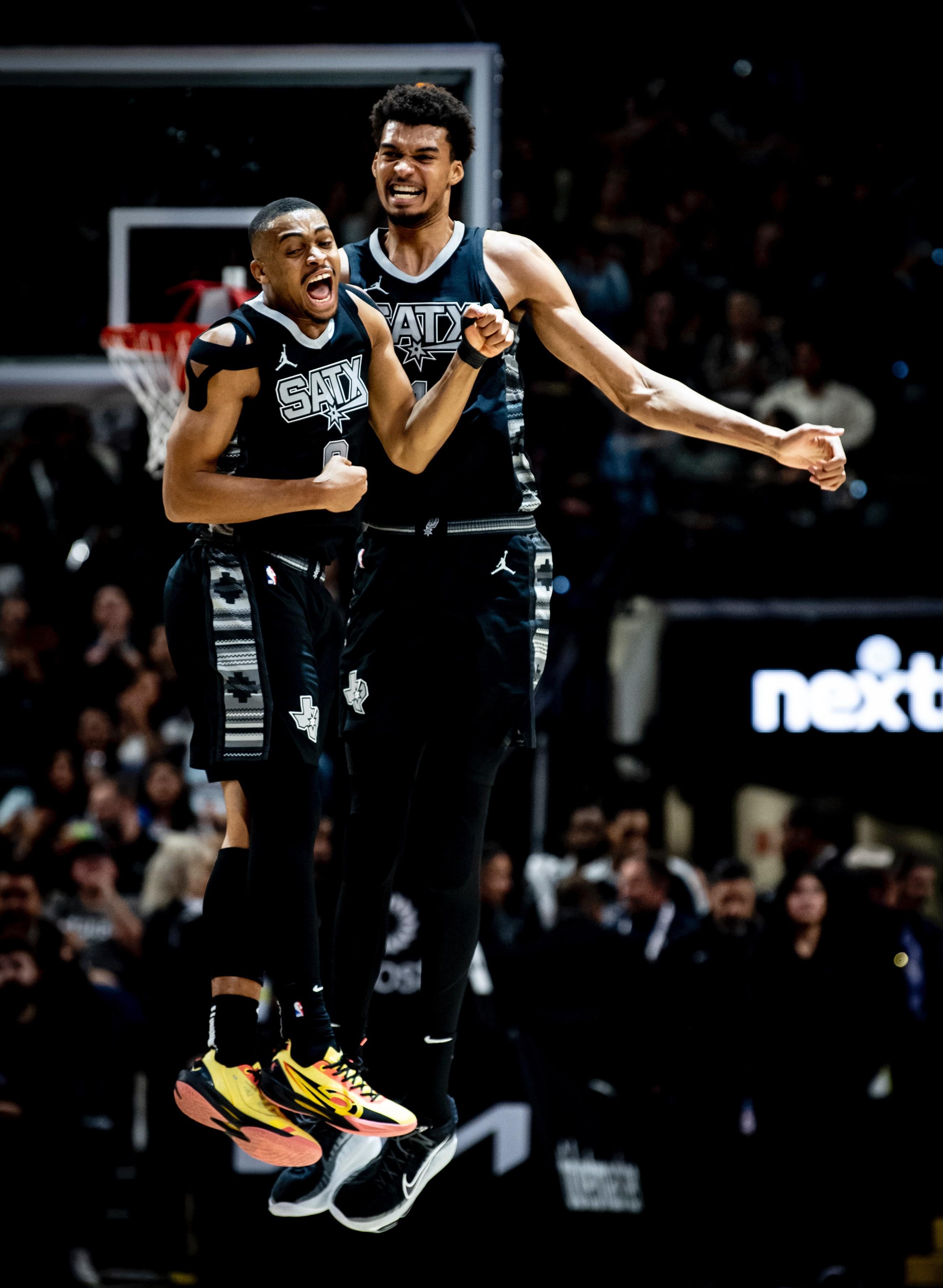 快船大胜马刺，保持不败纪录