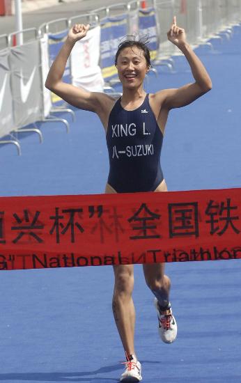 新西兰选手勇夺铁人三项冠军,创造历史记录 新西兰选手勇夺铁人三项冠军,创造历史记录