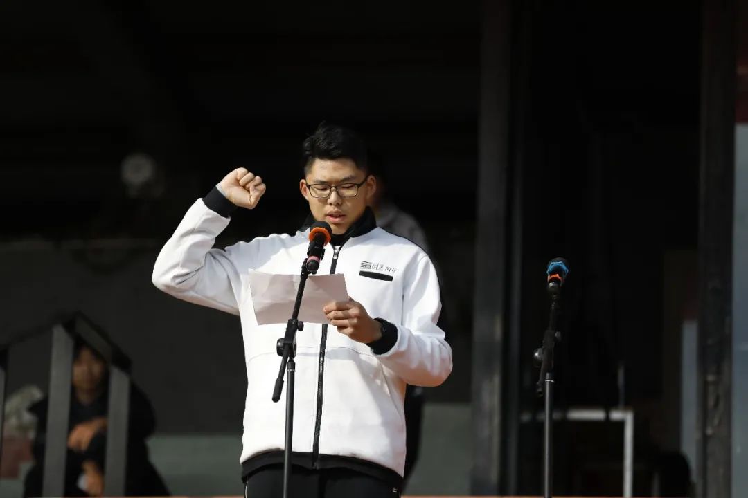 关于运动员实力雄厚，技压群雄勇争第一的信息