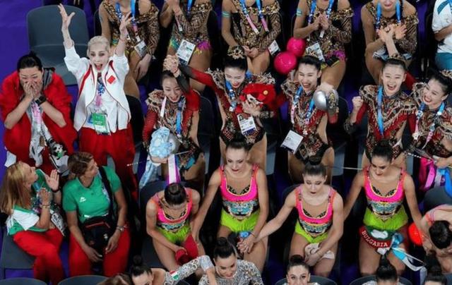 体操冠军再度登顶，完美表现