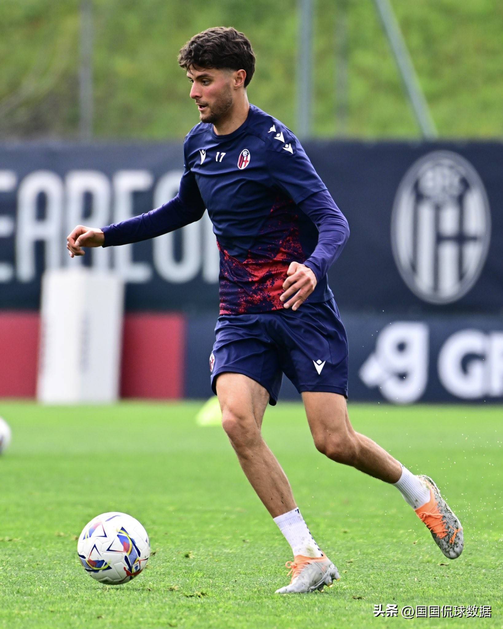 意甲球队拼尽全力,为胜利而战 意甲球队拼尽全力,为胜利而战