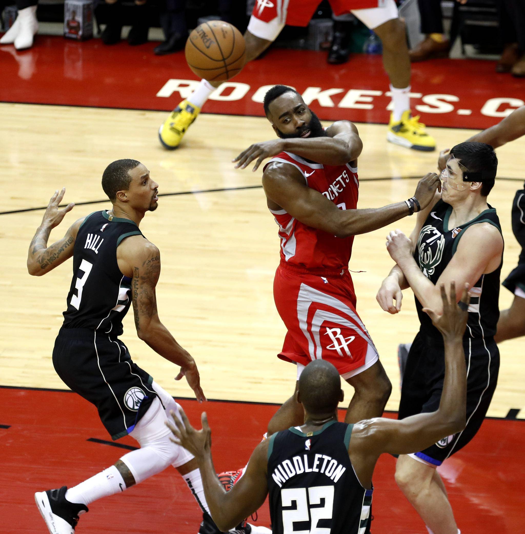 让球飞国际篮球联赛球员奔跑飞翔 让球飞国际篮球联赛球员奔跑飞翔