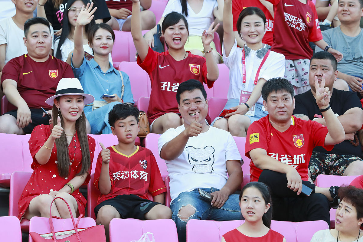 世界杯预选赛中，一支队伍夺得冠军