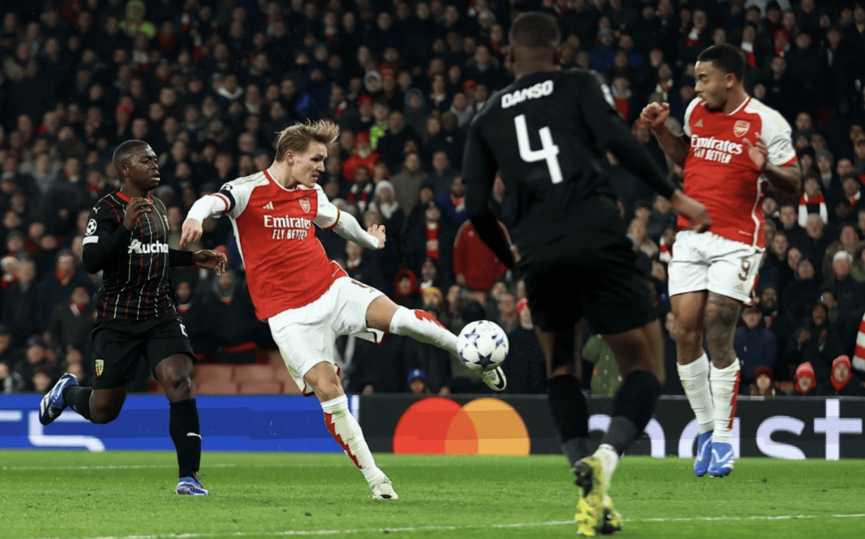 阿森纳在国际比赛中发挥出色