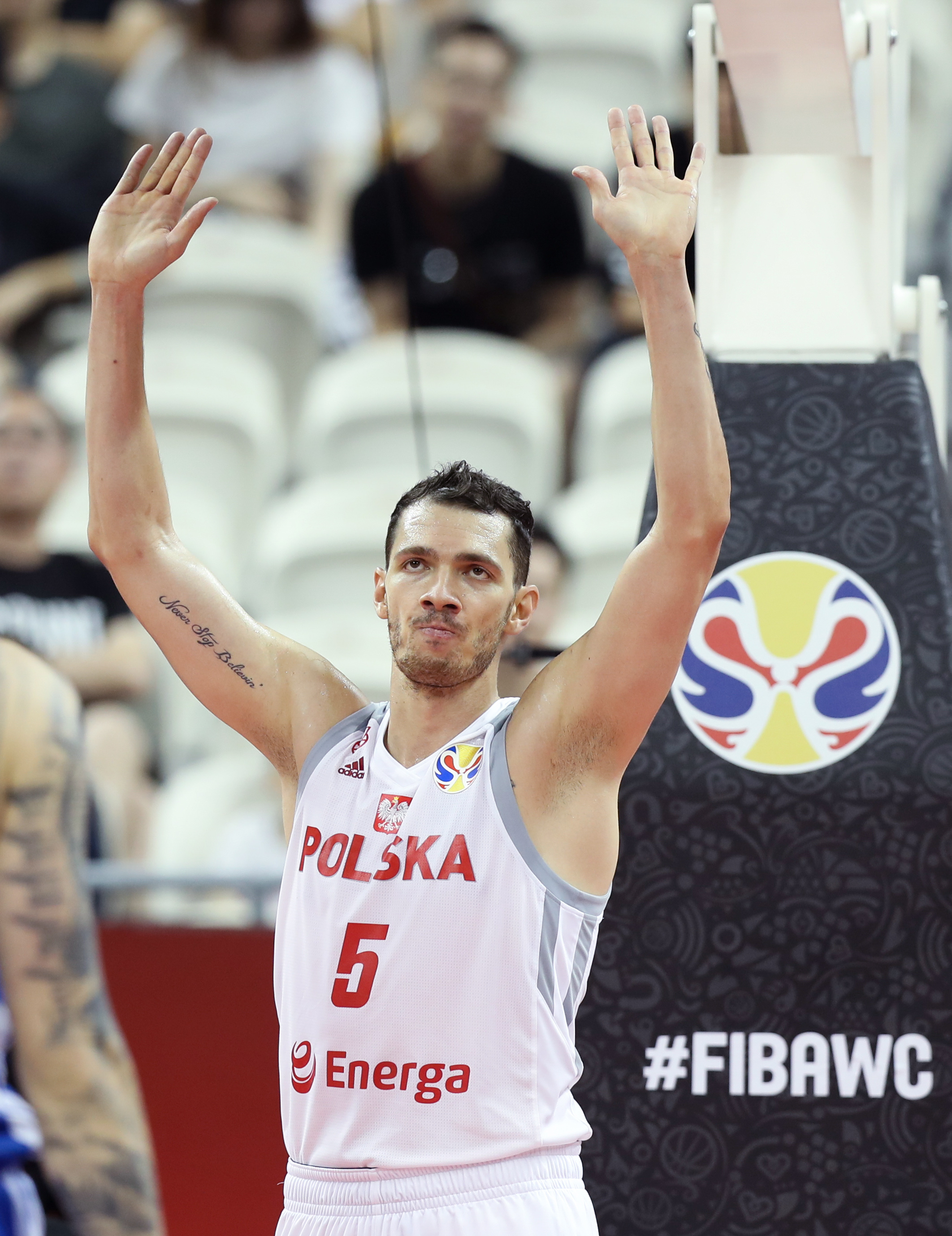 捷克篮球队勇夺胜利锁定晋级