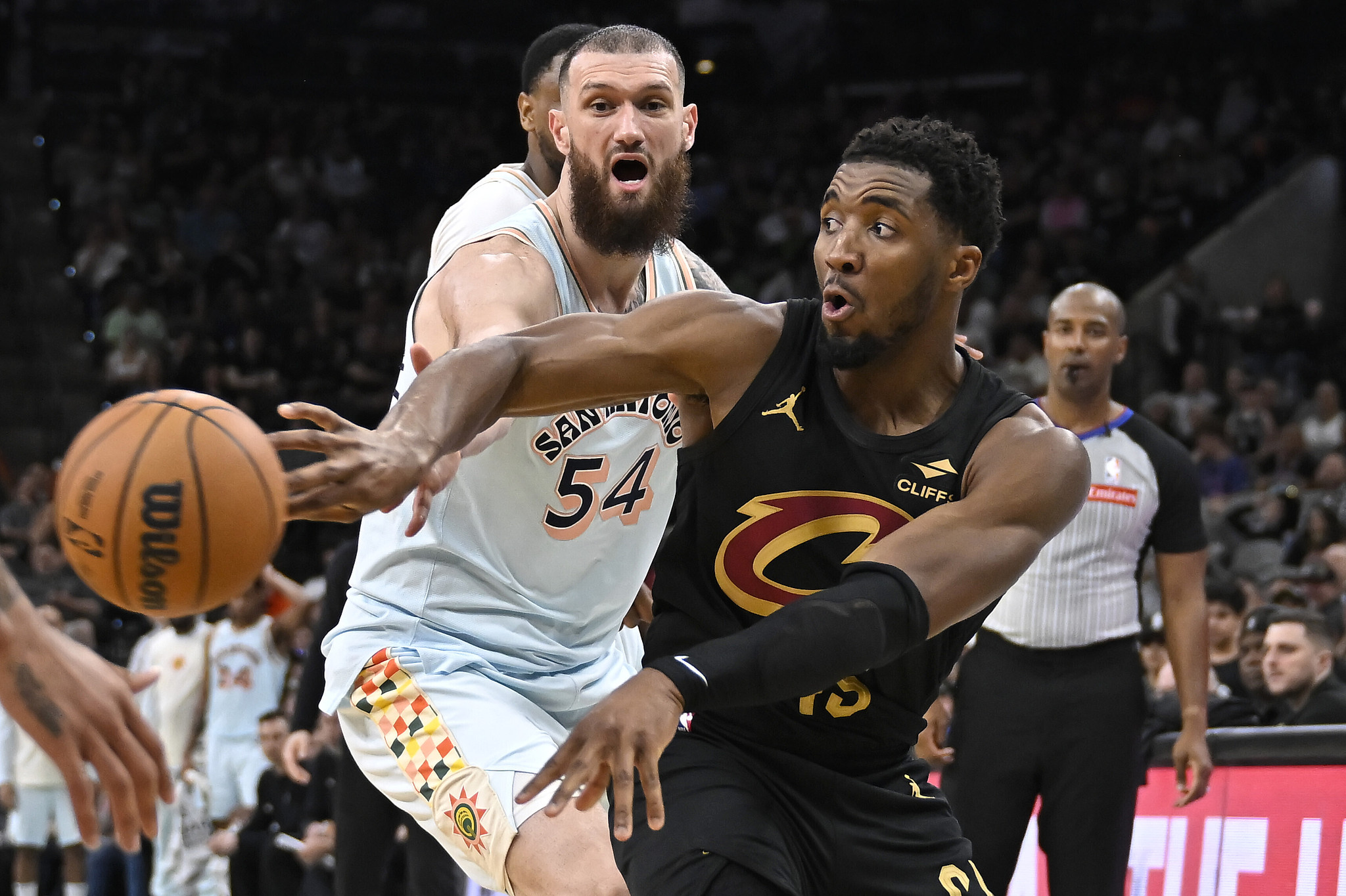 开拓者击败骑士，保持胜率领先