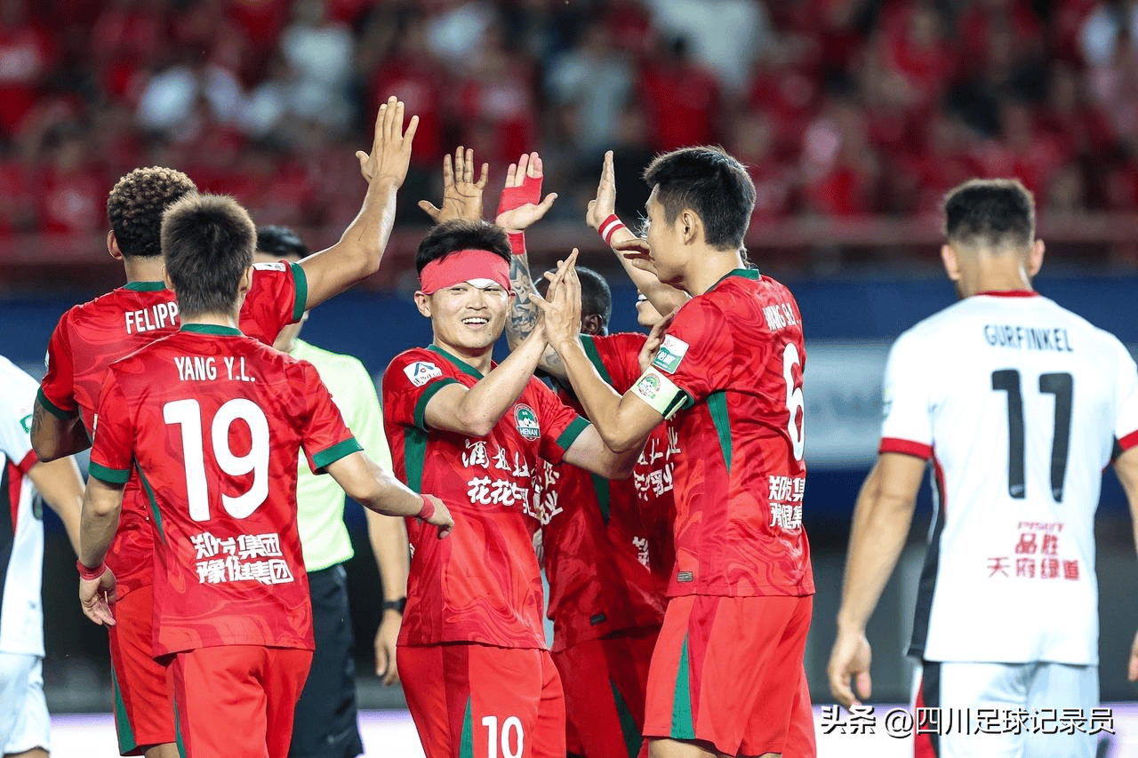 中超联赛重燃战火，广州恒大再度夺冠