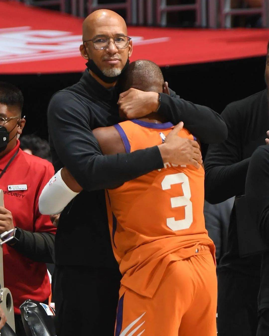 雷霆擒雄狮,保罗关键时刻发威 雷霆擒雄狮,保罗关键时刻发威