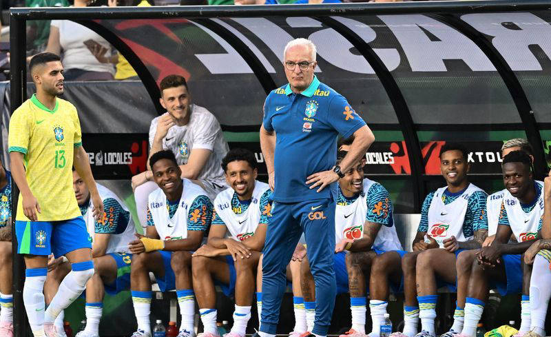 包含巴西国家队备战南美洲杯强队备受关注的词条